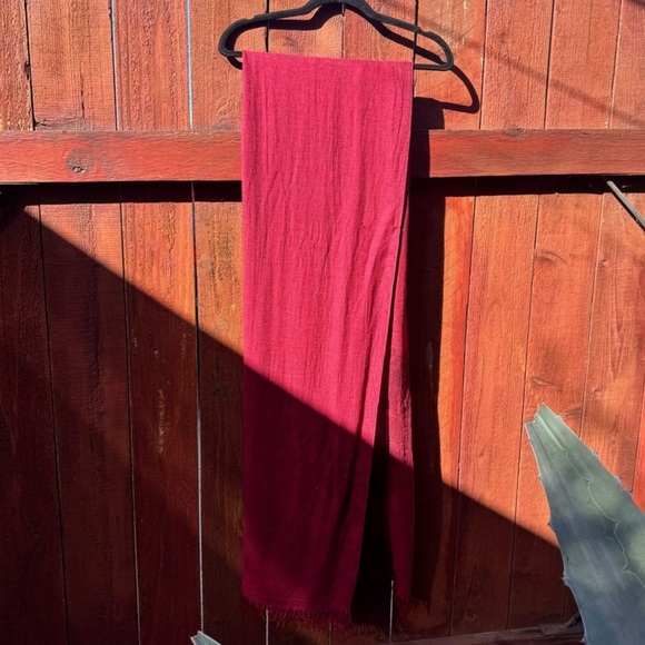 Isabel Marant soft scarf in burgundy - Picture 4 of 10